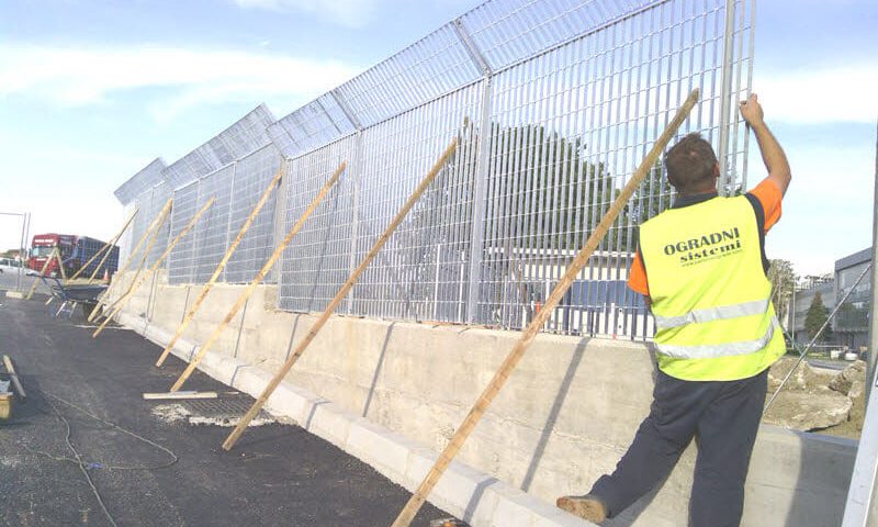 montaža panelne ograde